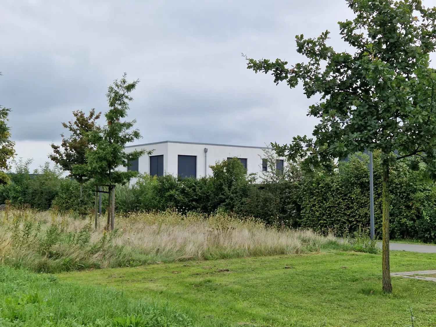 Haus mitten auf dem Feld